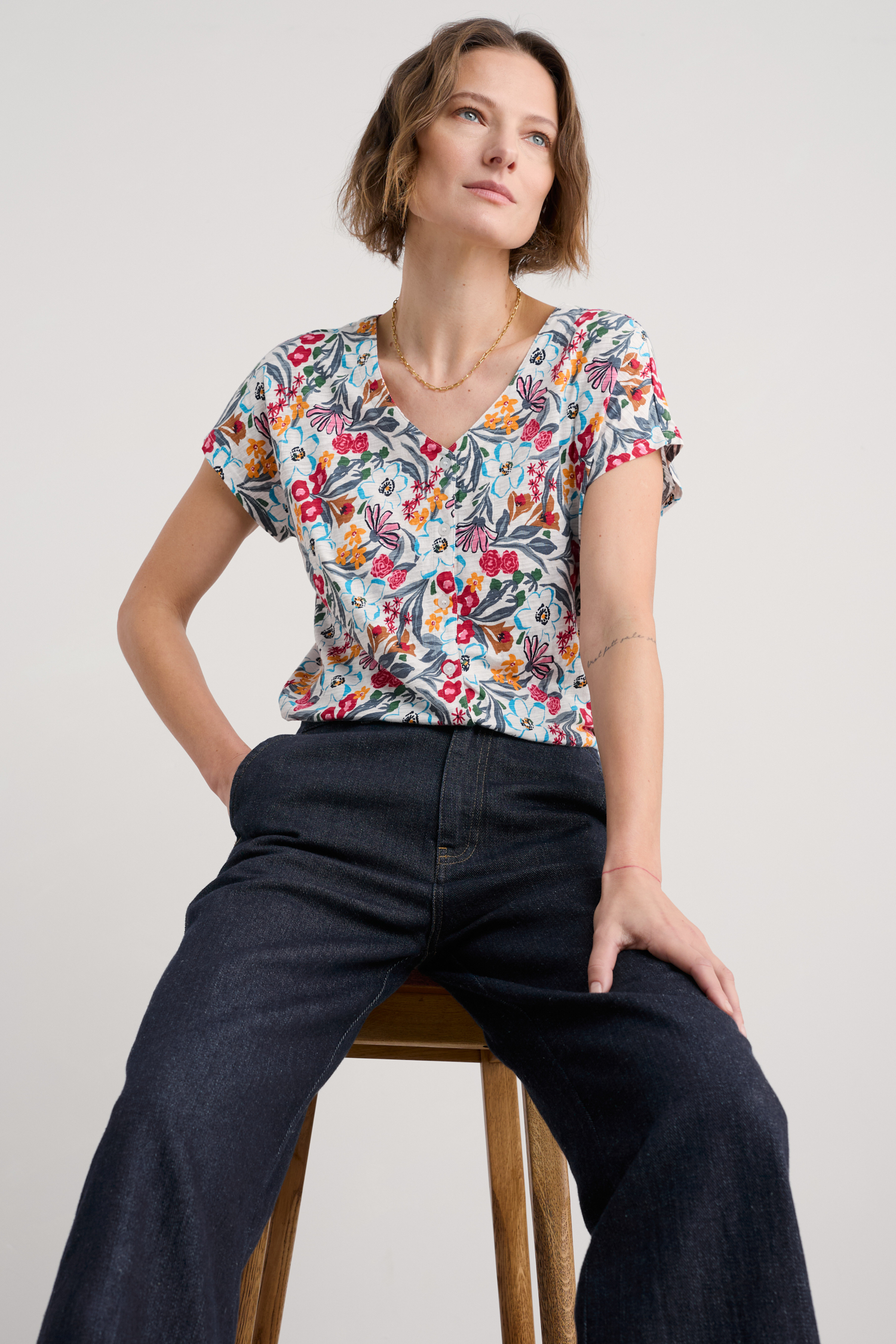 An image of Seasalt  Studio Glass V-neck Jersey Top 