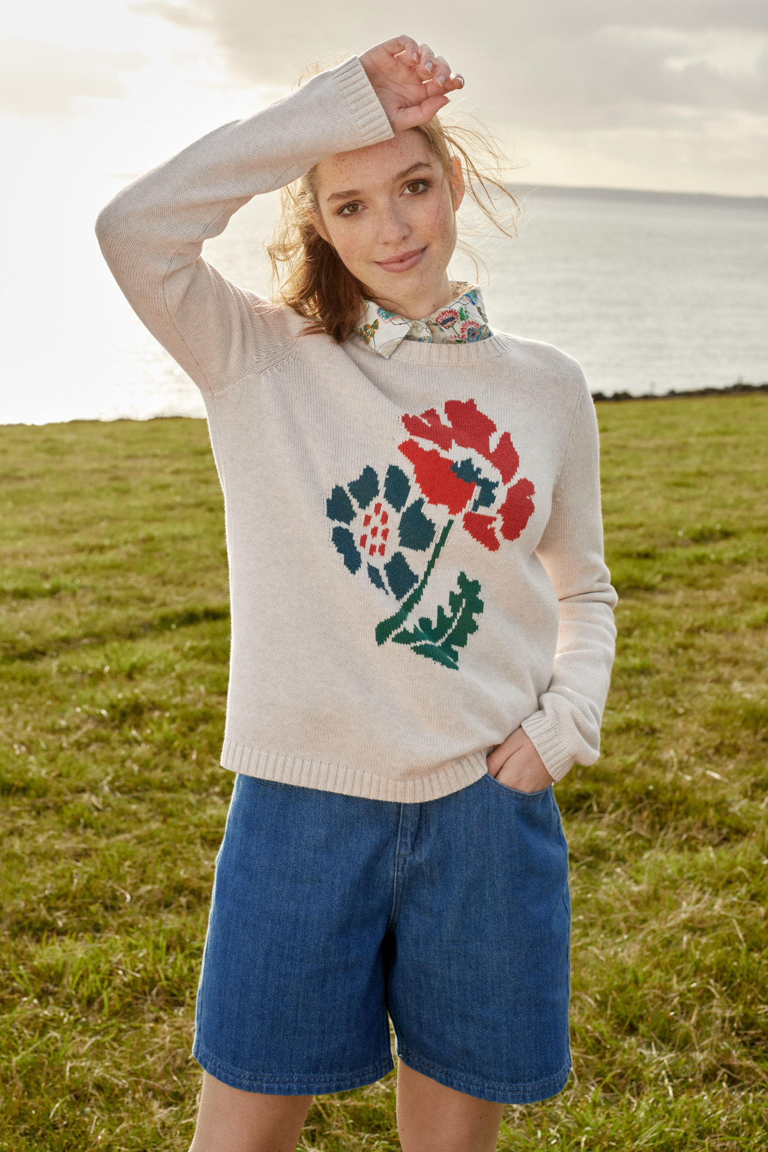 Boden top daisy sweater