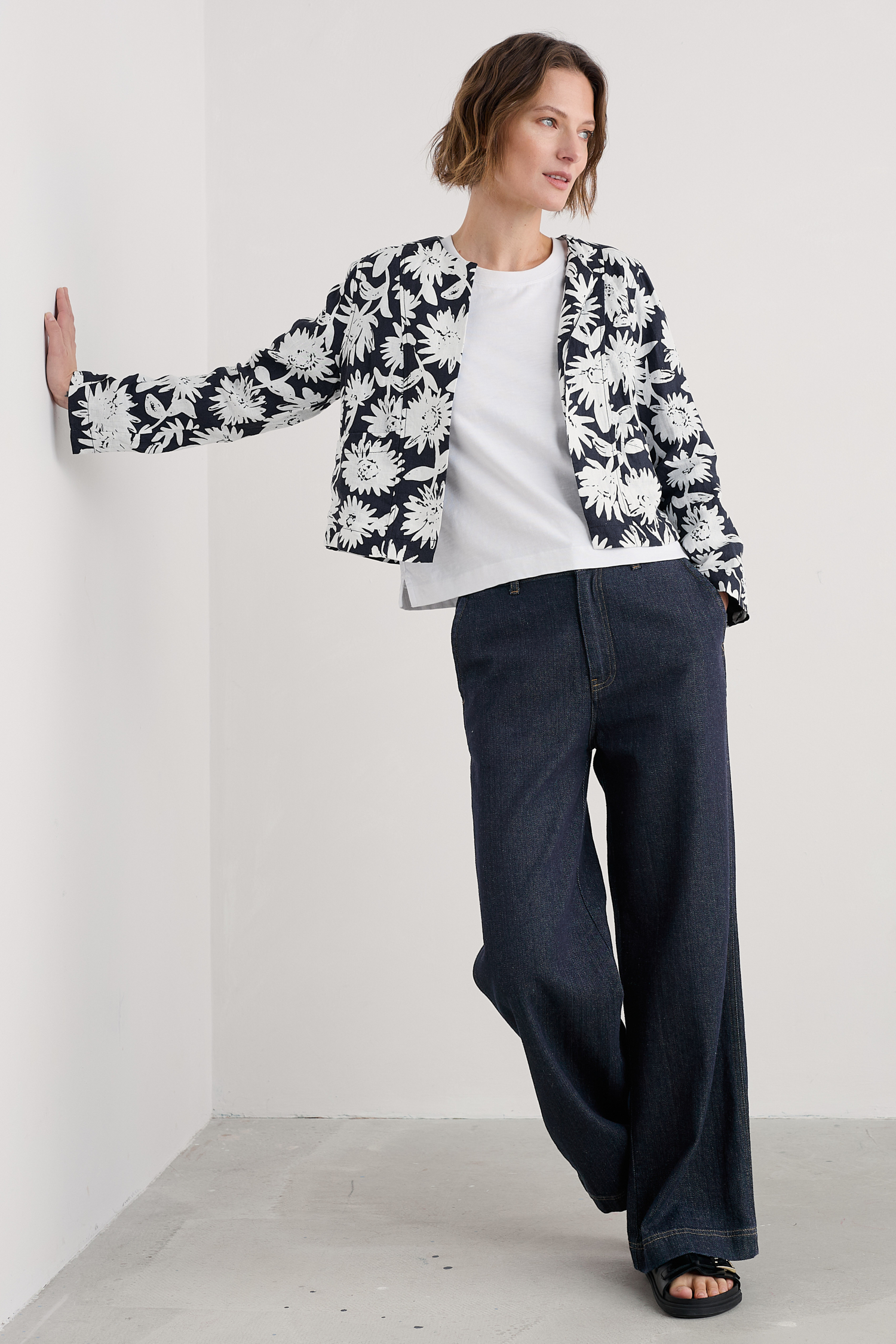 An image of Seasalt  Country Lane Linen Jacket 
